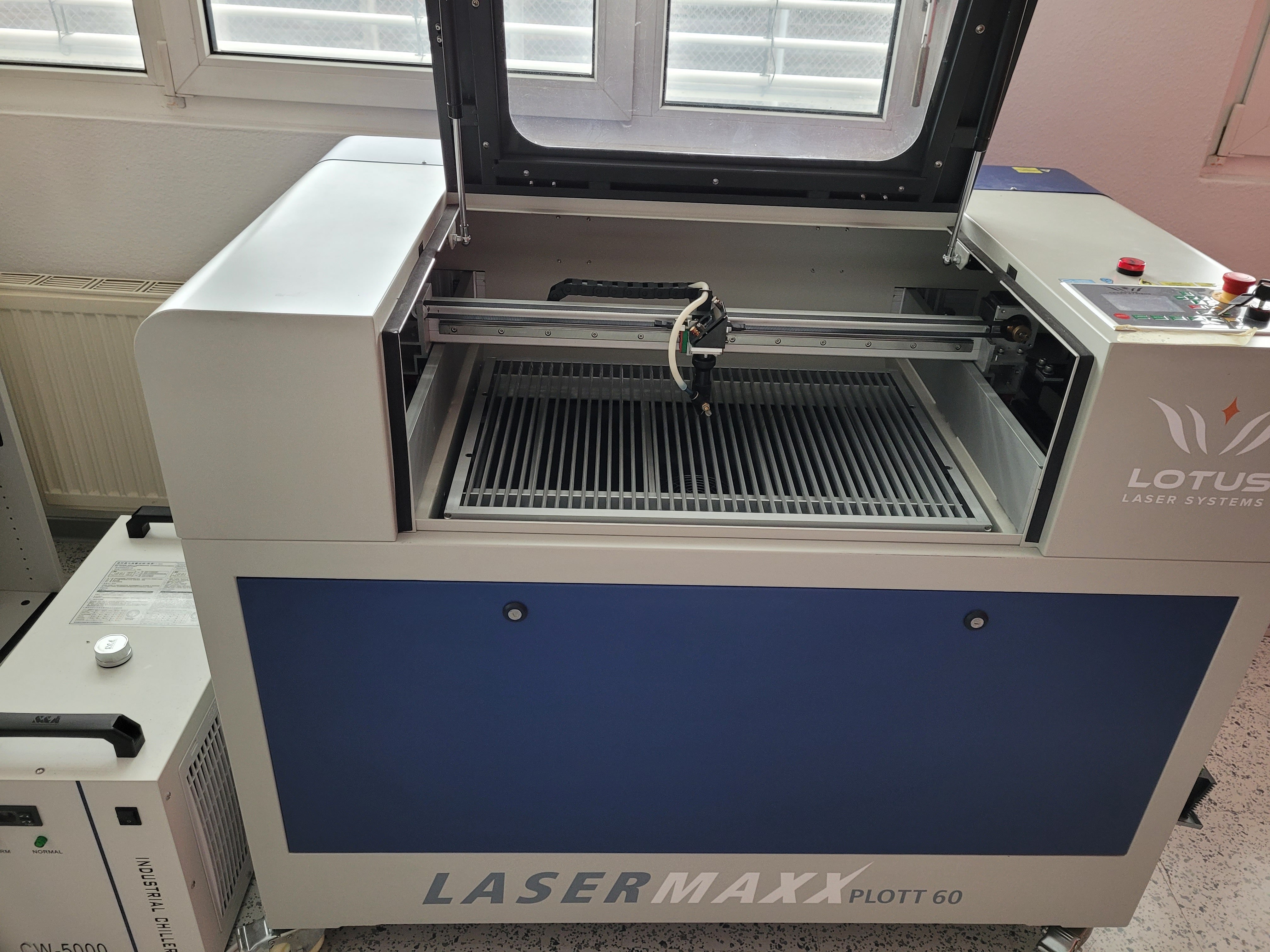 Lotus Blu 60 mit 30 Watt