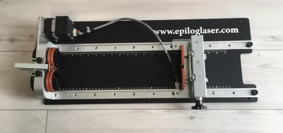 Abwälzvorrichtung für Epilog Zing 24 Modelle in Schwarz und Silber mit 4 Rotoren und einem Motor.