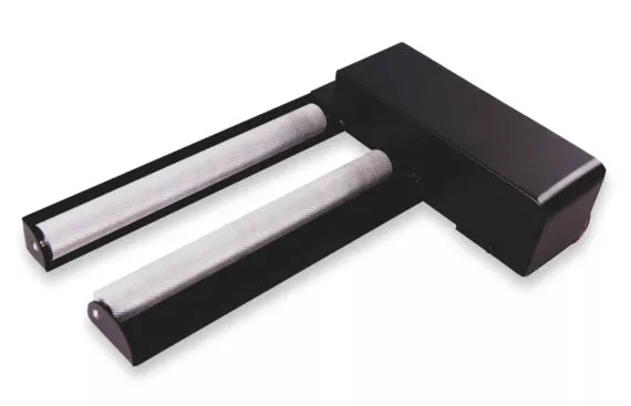 Abwälzvorrichtung 1.0 für FLUX Beambox und Beambox Pro in Schwarz und silber mit 2 Walzen und einem Motor.