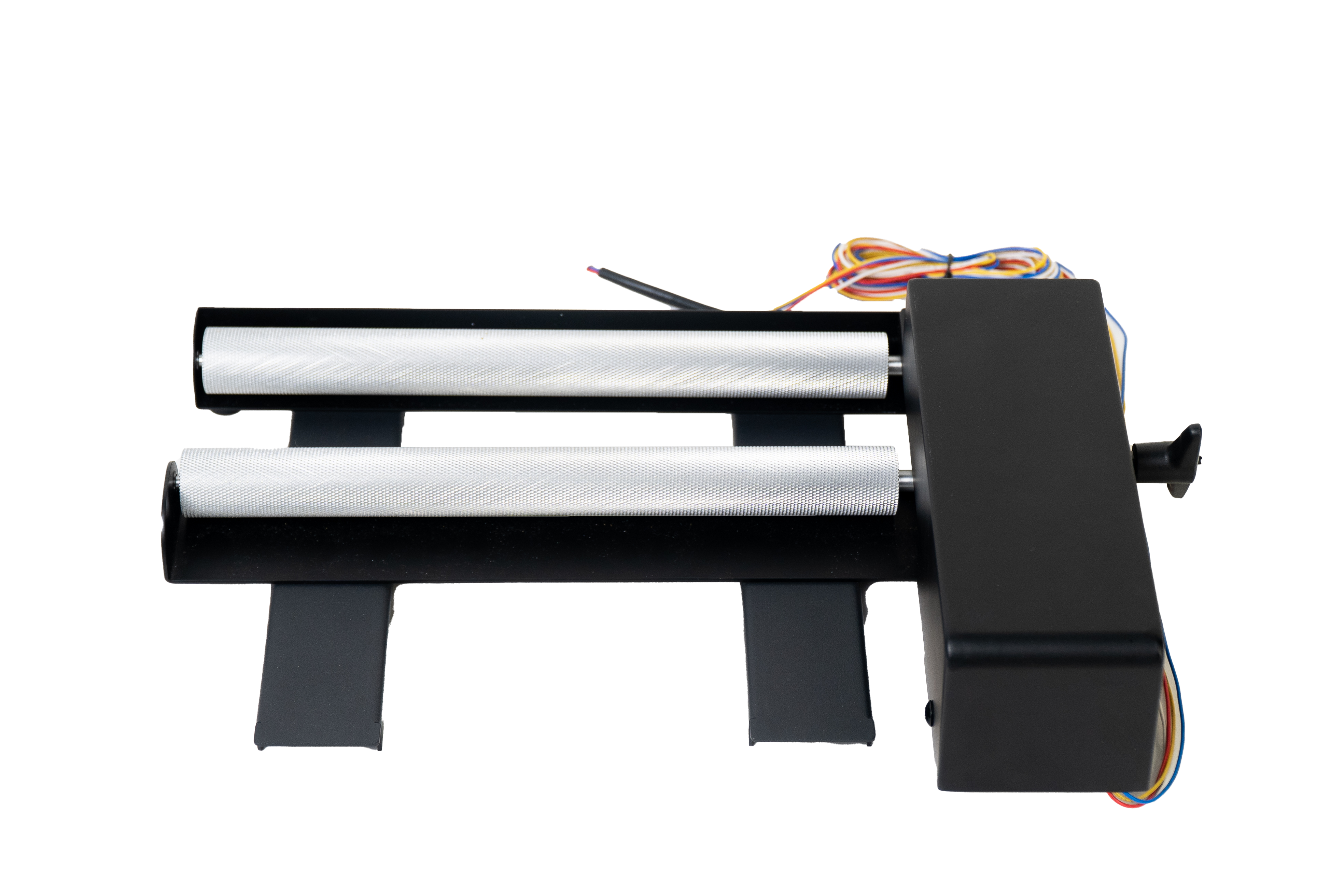 Flux Hexa Abwälzvorrichtung in weiß und schwarz mit 2 Rollen und Kabeln.